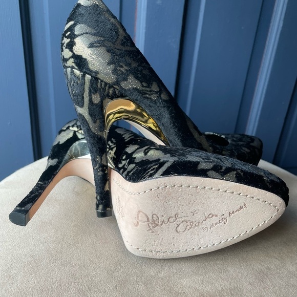 Alice and Olivia gold and black stilettos EUC 8-8.5 (EU 39) floral holiday - Picture 5 of 7